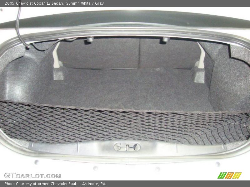 Summit White / Gray 2005 Chevrolet Cobalt LS Sedan