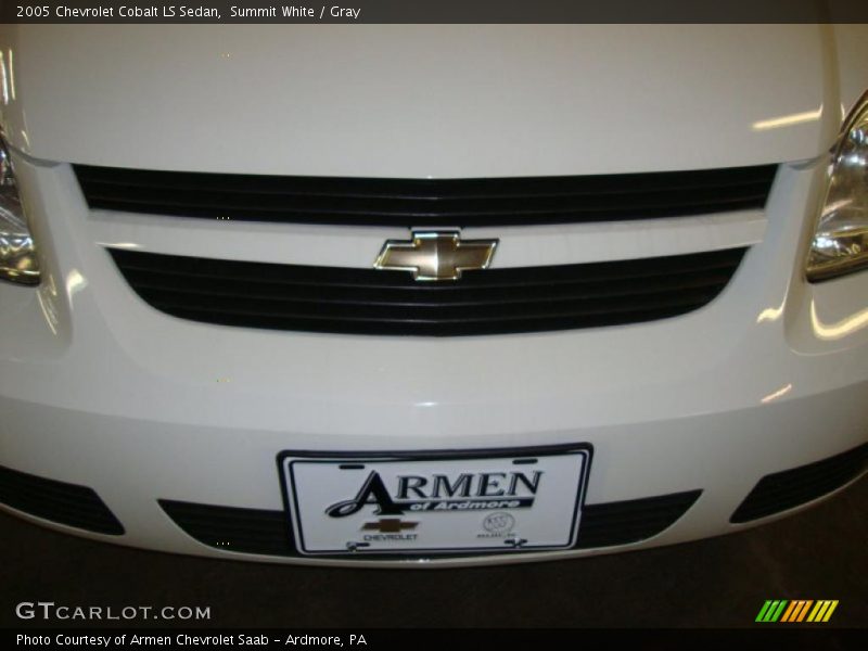 Summit White / Gray 2005 Chevrolet Cobalt LS Sedan