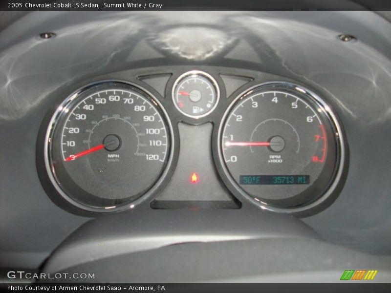 Summit White / Gray 2005 Chevrolet Cobalt LS Sedan