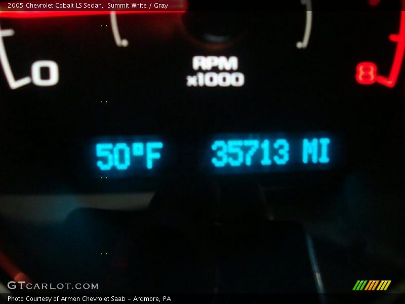 Summit White / Gray 2005 Chevrolet Cobalt LS Sedan