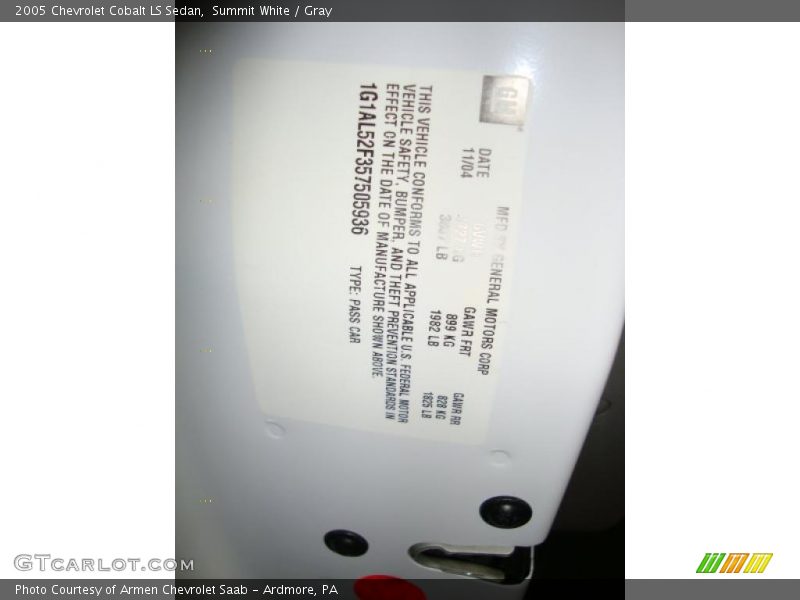 Summit White / Gray 2005 Chevrolet Cobalt LS Sedan