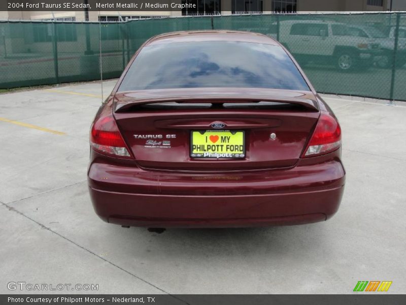 Merlot Metallic / Medium Graphite 2004 Ford Taurus SE Sedan