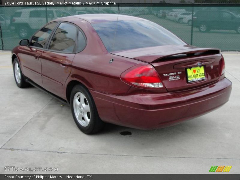 Merlot Metallic / Medium Graphite 2004 Ford Taurus SE Sedan