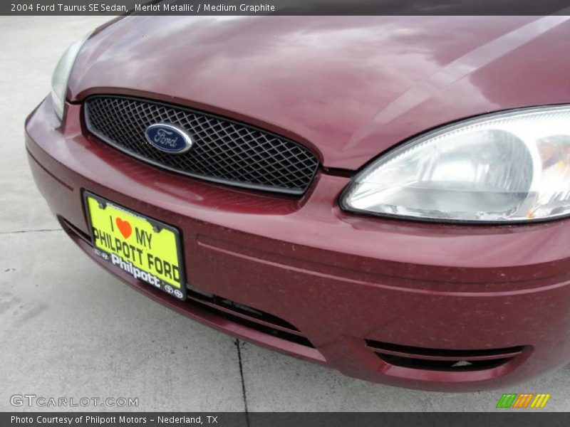 Merlot Metallic / Medium Graphite 2004 Ford Taurus SE Sedan
