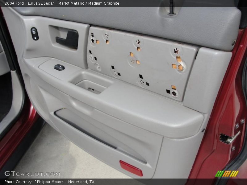 Merlot Metallic / Medium Graphite 2004 Ford Taurus SE Sedan