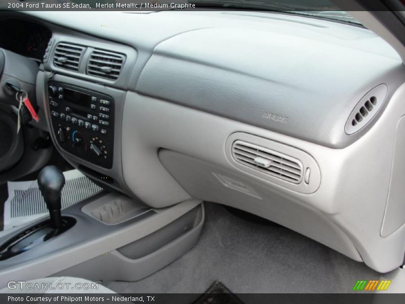 Merlot Metallic / Medium Graphite 2004 Ford Taurus SE Sedan