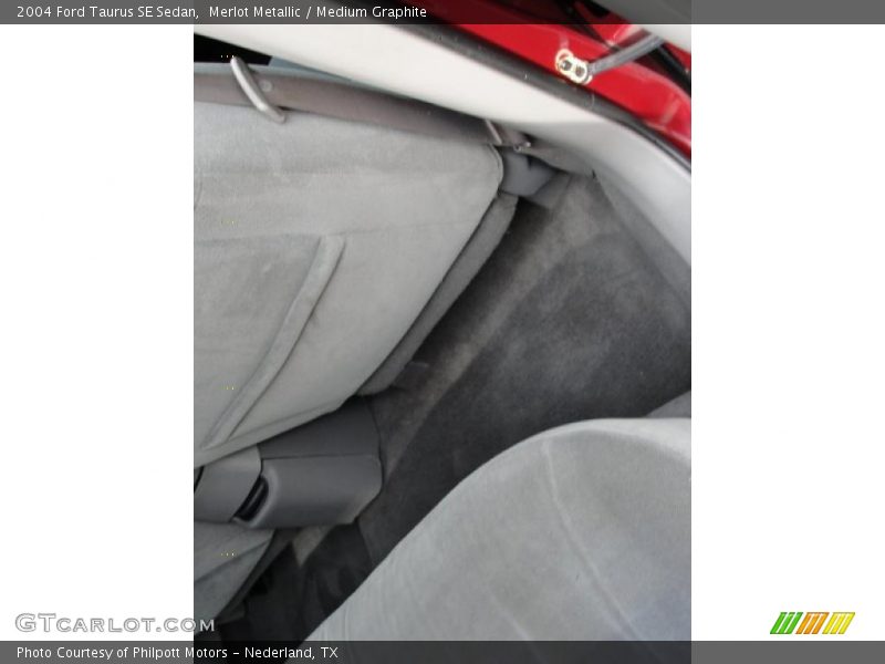 Merlot Metallic / Medium Graphite 2004 Ford Taurus SE Sedan