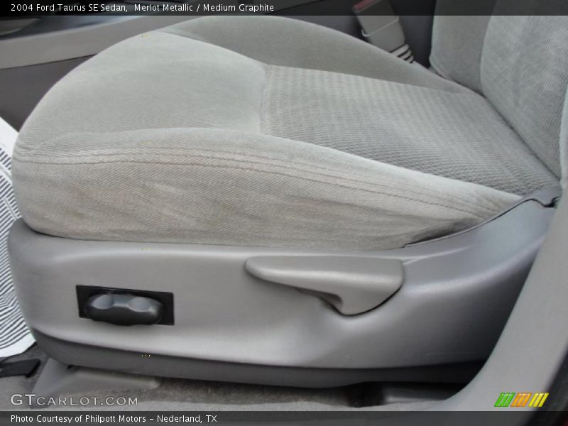 Merlot Metallic / Medium Graphite 2004 Ford Taurus SE Sedan