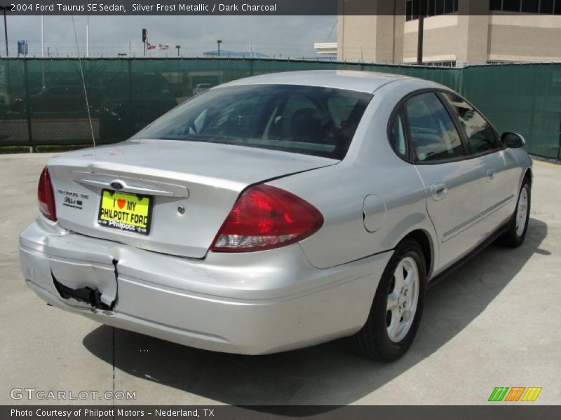 Silver Frost Metallic / Dark Charcoal 2004 Ford Taurus SE Sedan