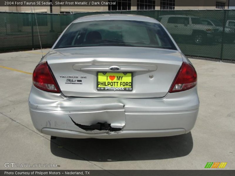 Silver Frost Metallic / Dark Charcoal 2004 Ford Taurus SE Sedan