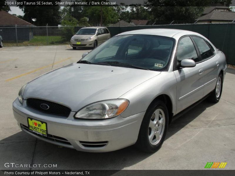 Silver Frost Metallic / Dark Charcoal 2004 Ford Taurus SE Sedan