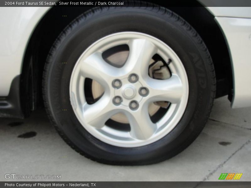 Silver Frost Metallic / Dark Charcoal 2004 Ford Taurus SE Sedan