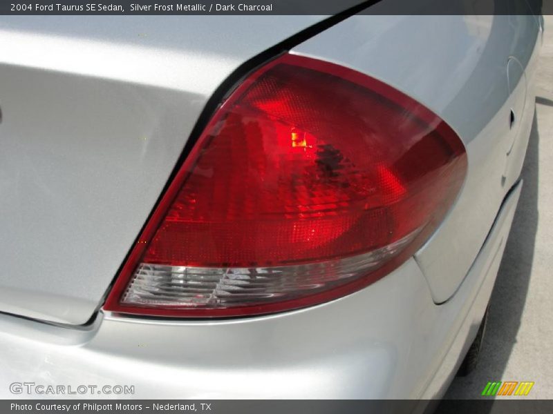 Silver Frost Metallic / Dark Charcoal 2004 Ford Taurus SE Sedan