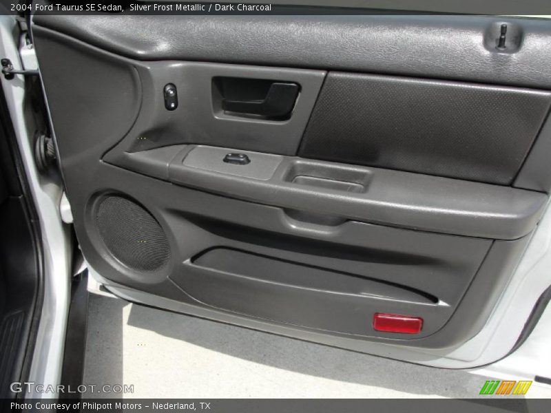Silver Frost Metallic / Dark Charcoal 2004 Ford Taurus SE Sedan