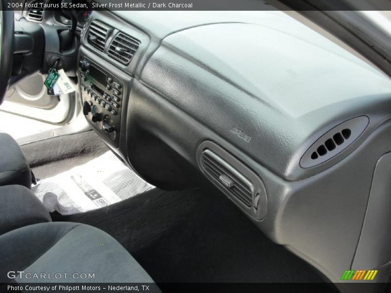 Silver Frost Metallic / Dark Charcoal 2004 Ford Taurus SE Sedan