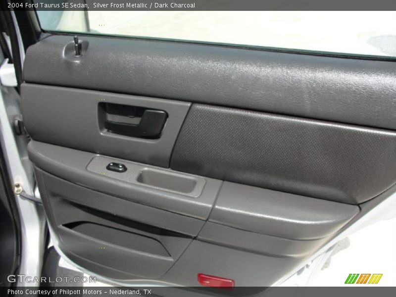 Silver Frost Metallic / Dark Charcoal 2004 Ford Taurus SE Sedan