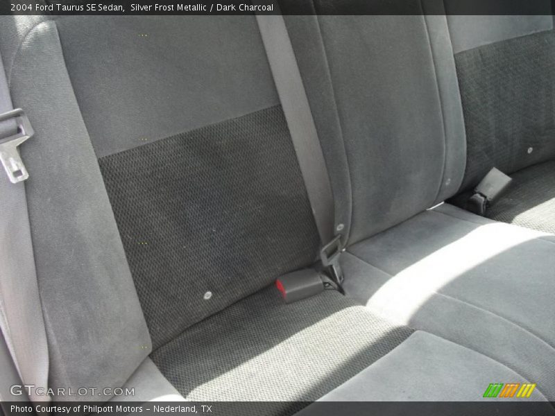 Silver Frost Metallic / Dark Charcoal 2004 Ford Taurus SE Sedan
