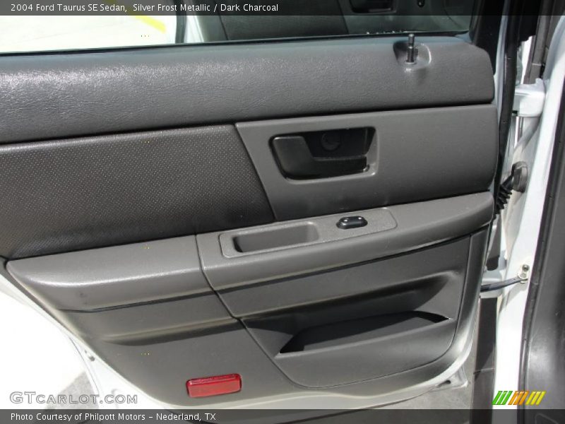 Silver Frost Metallic / Dark Charcoal 2004 Ford Taurus SE Sedan