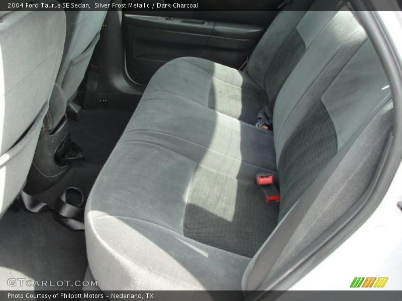 Silver Frost Metallic / Dark Charcoal 2004 Ford Taurus SE Sedan