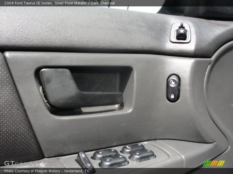 Silver Frost Metallic / Dark Charcoal 2004 Ford Taurus SE Sedan