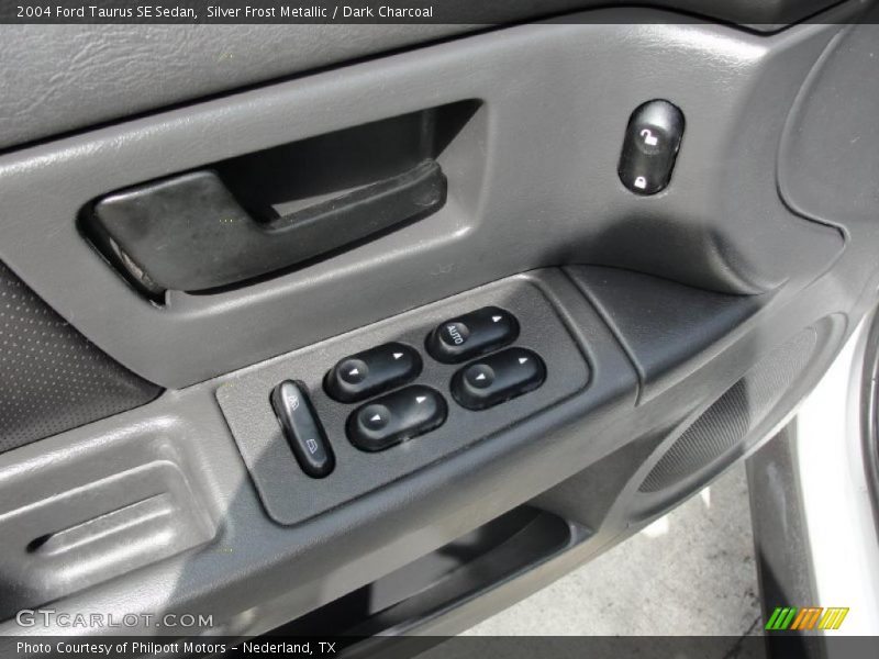 Silver Frost Metallic / Dark Charcoal 2004 Ford Taurus SE Sedan