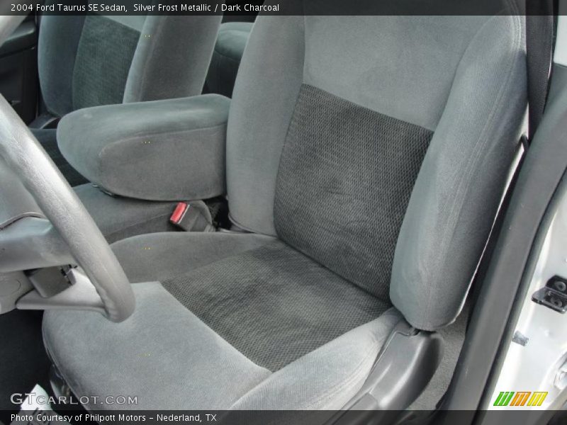 Silver Frost Metallic / Dark Charcoal 2004 Ford Taurus SE Sedan
