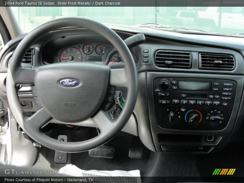 Silver Frost Metallic / Dark Charcoal 2004 Ford Taurus SE Sedan