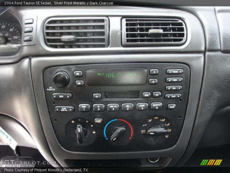 Silver Frost Metallic / Dark Charcoal 2004 Ford Taurus SE Sedan