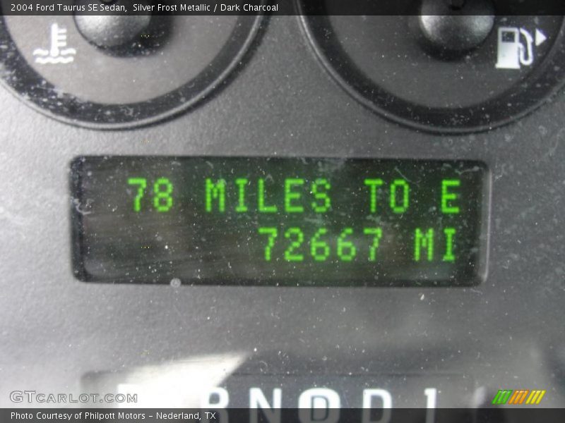 Silver Frost Metallic / Dark Charcoal 2004 Ford Taurus SE Sedan