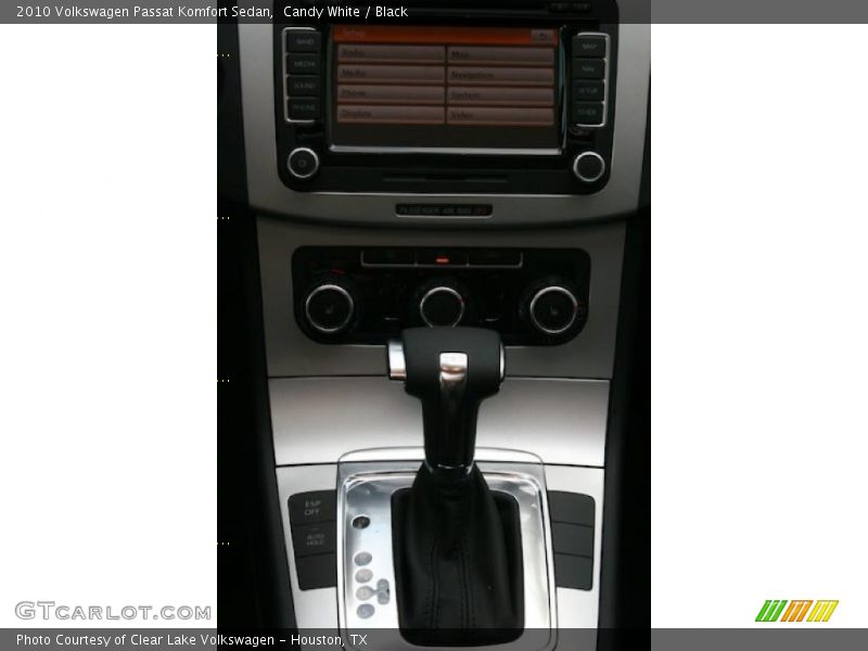 Candy White / Black 2010 Volkswagen Passat Komfort Sedan
