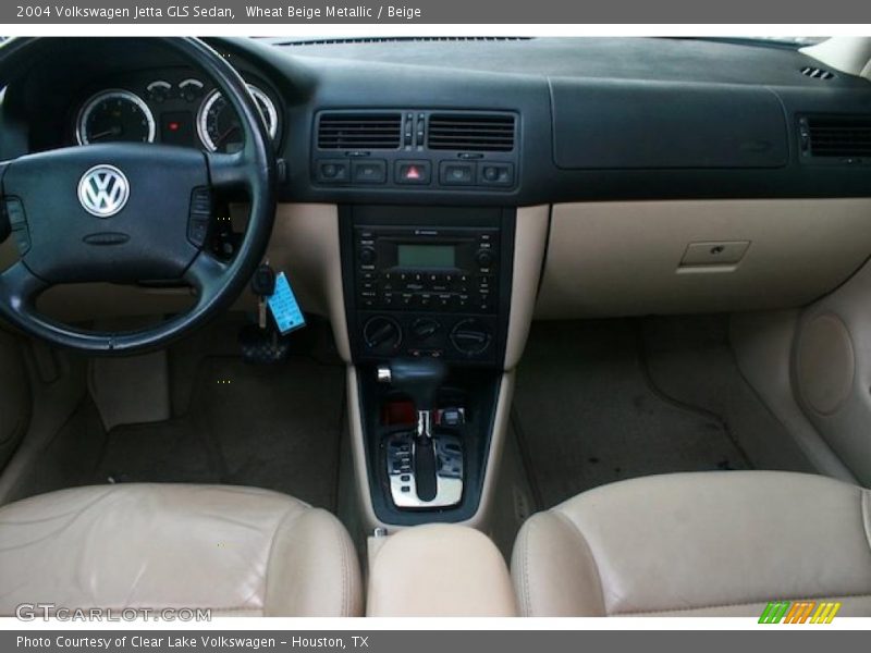 Wheat Beige Metallic / Beige 2004 Volkswagen Jetta GLS Sedan