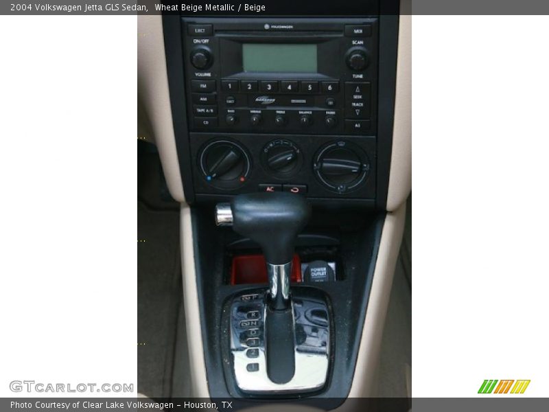 Wheat Beige Metallic / Beige 2004 Volkswagen Jetta GLS Sedan