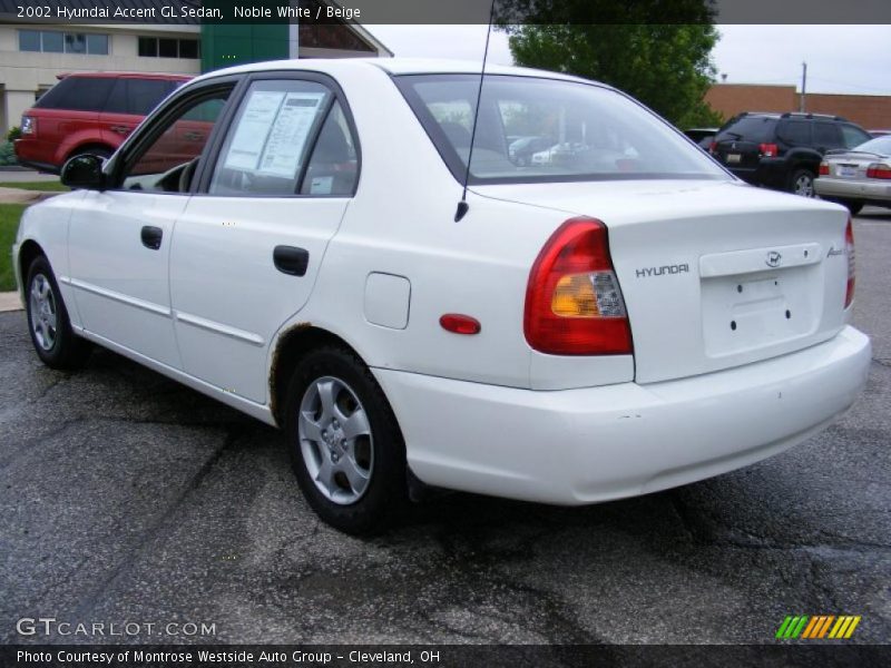 Noble White / Beige 2002 Hyundai Accent GL Sedan