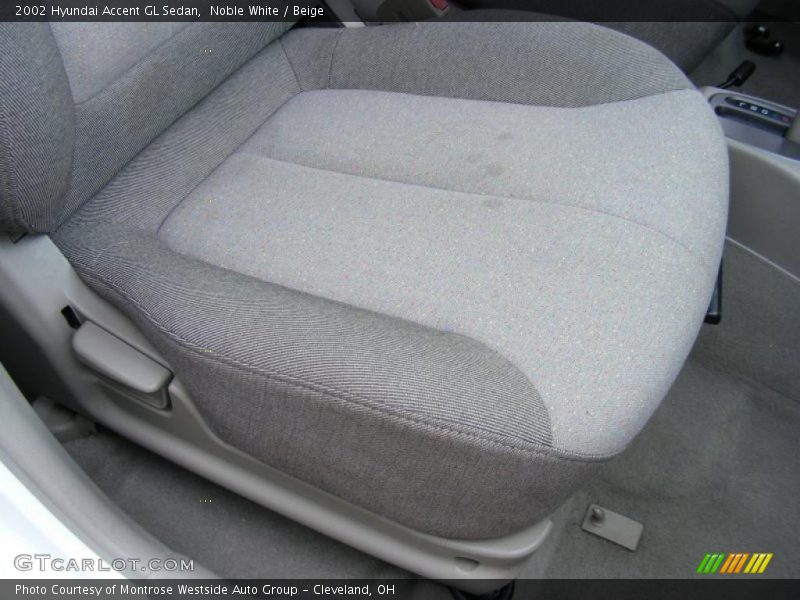 Noble White / Beige 2002 Hyundai Accent GL Sedan
