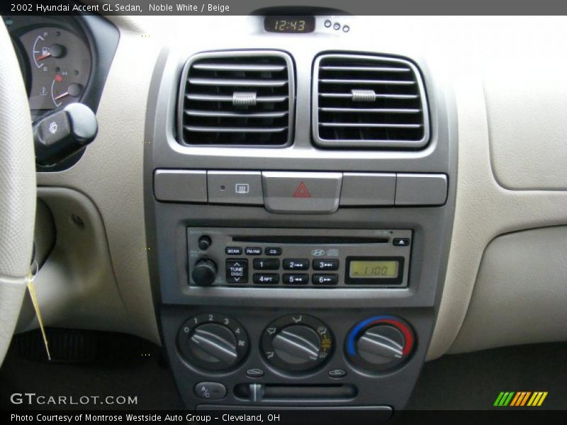 Noble White / Beige 2002 Hyundai Accent GL Sedan