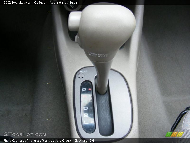 Noble White / Beige 2002 Hyundai Accent GL Sedan
