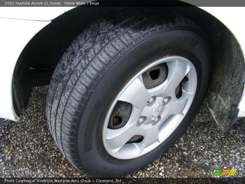 Noble White / Beige 2002 Hyundai Accent GL Sedan