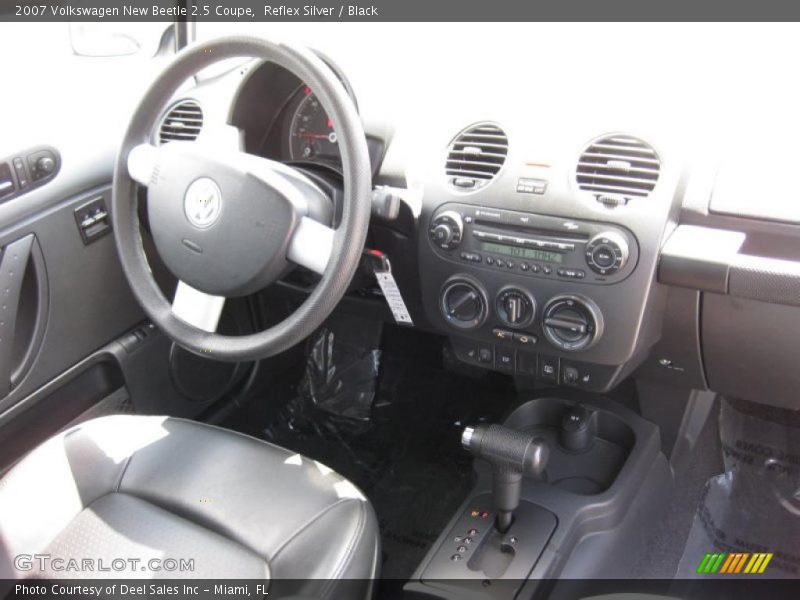 Reflex Silver / Black 2007 Volkswagen New Beetle 2.5 Coupe