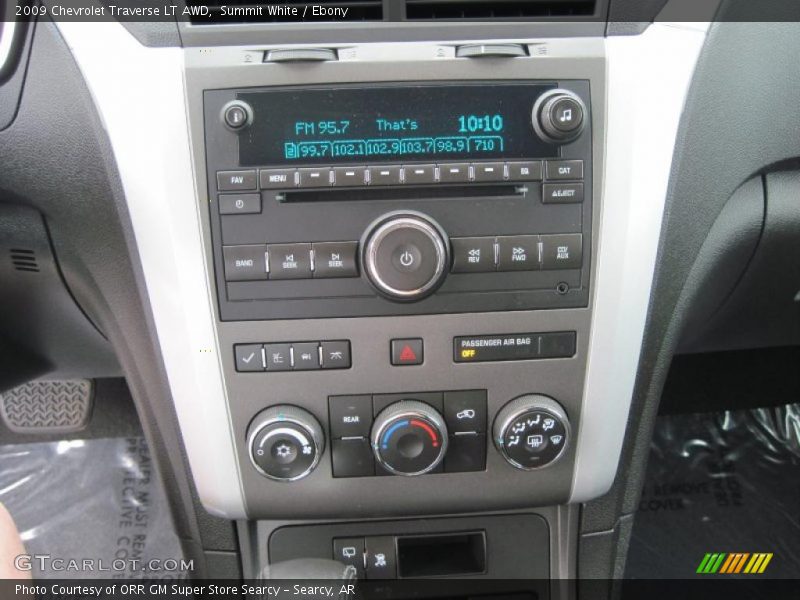 Summit White / Ebony 2009 Chevrolet Traverse LT AWD