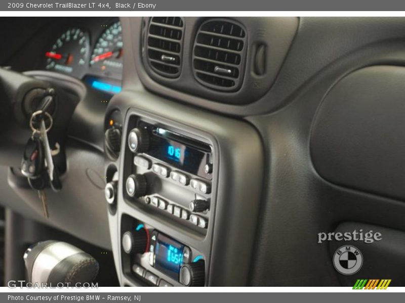 Black / Ebony 2009 Chevrolet TrailBlazer LT 4x4