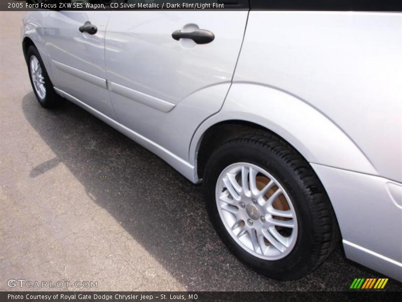 CD Silver Metallic / Dark Flint/Light Flint 2005 Ford Focus ZXW SES Wagon