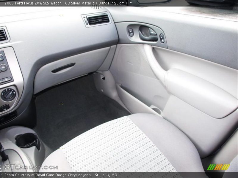 CD Silver Metallic / Dark Flint/Light Flint 2005 Ford Focus ZXW SES Wagon