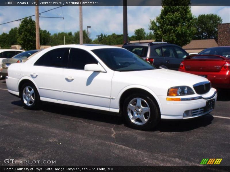 Vibrant White / Medium Parchment 2000 Lincoln LS V8
