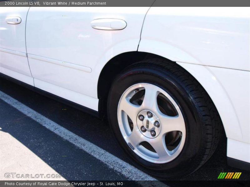 Vibrant White / Medium Parchment 2000 Lincoln LS V8