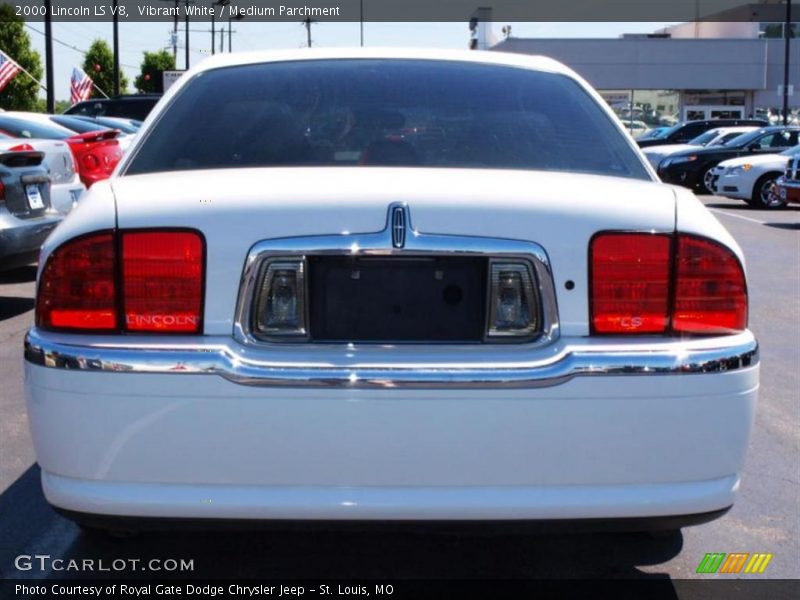 Vibrant White / Medium Parchment 2000 Lincoln LS V8