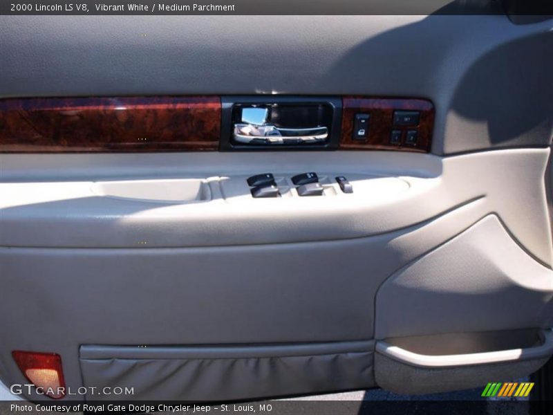Vibrant White / Medium Parchment 2000 Lincoln LS V8