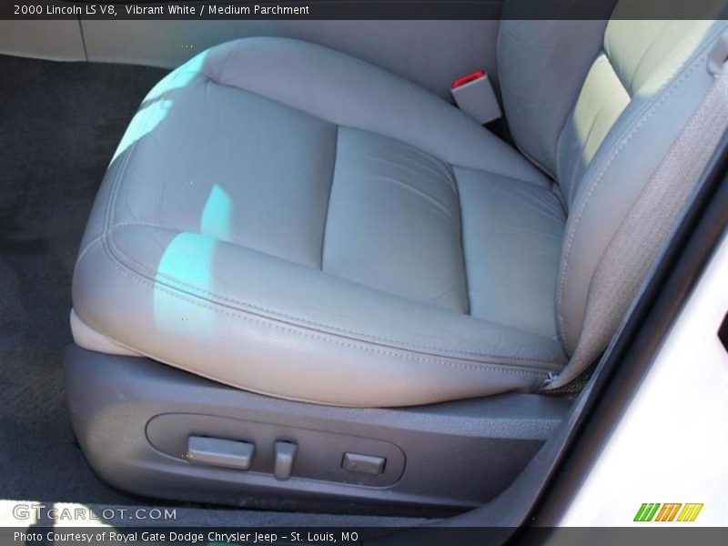 Vibrant White / Medium Parchment 2000 Lincoln LS V8