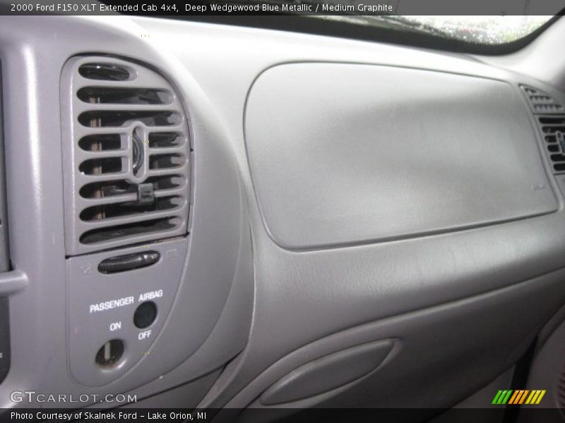 Deep Wedgewood Blue Metallic / Medium Graphite 2000 Ford F150 XLT Extended Cab 4x4