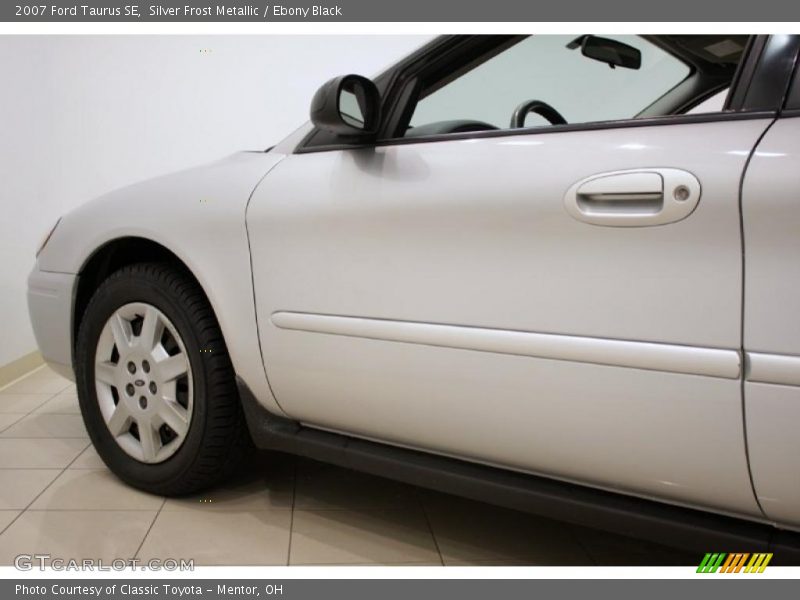 Silver Frost Metallic / Ebony Black 2007 Ford Taurus SE