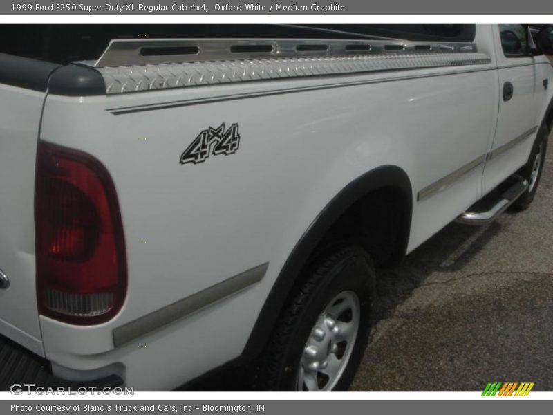 Oxford White / Medium Graphite 1999 Ford F250 Super Duty XL Regular Cab 4x4